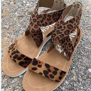 Leopard stretchy sandals